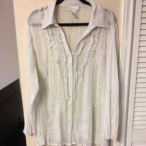 Cream colored Worthington woman’s blouse